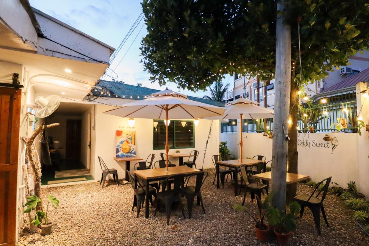 Ocean Breeze Hostel By Daily Sweet Moalboal Exteriér fotografie