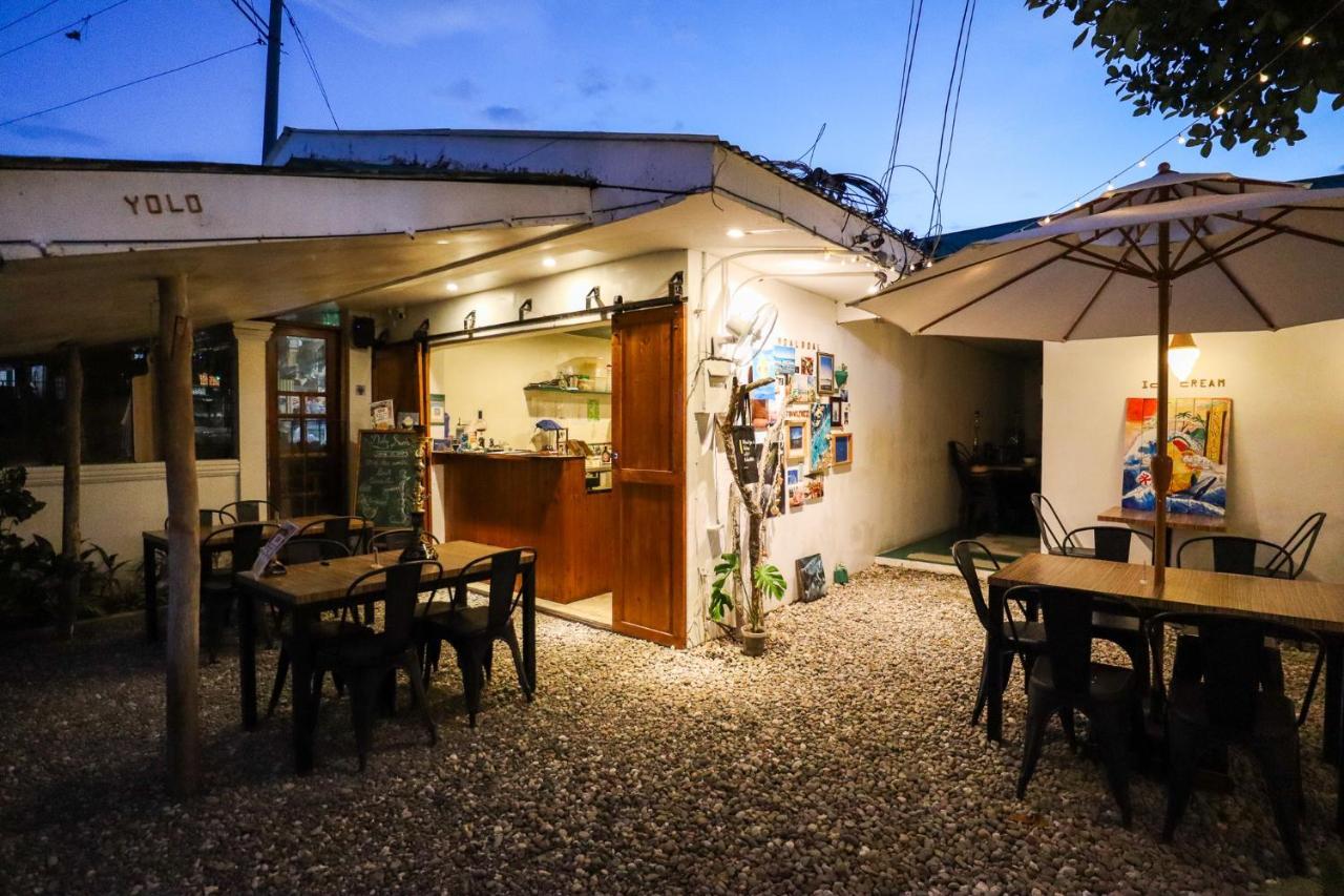 Ocean Breeze Hostel By Daily Sweet Moalboal Exteriér fotografie